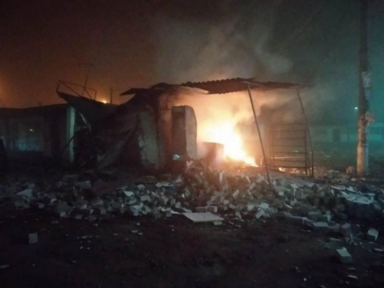 В Криворожском районе сгорел продовольственный магазин (фото) 