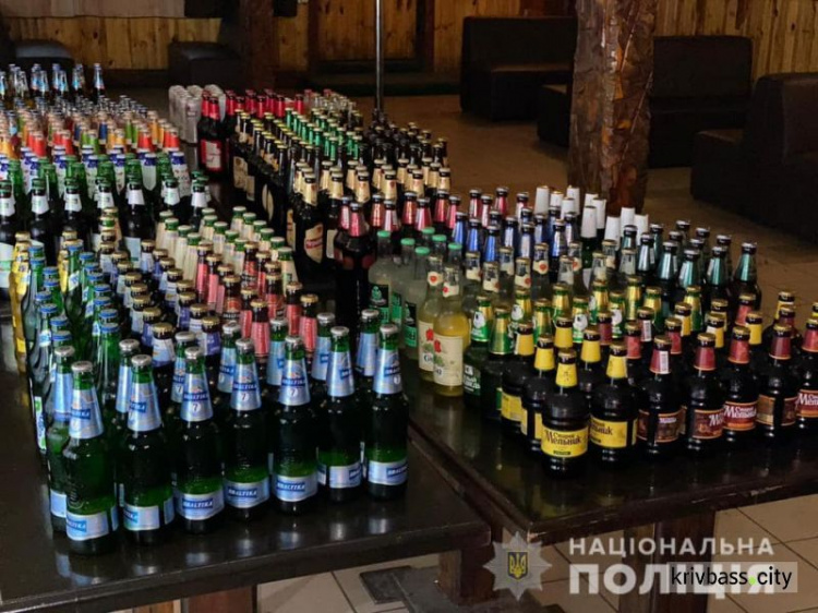 В одном из кафе Металлургического района полиция изъяла 408 бутылок алкоголя без лицензии