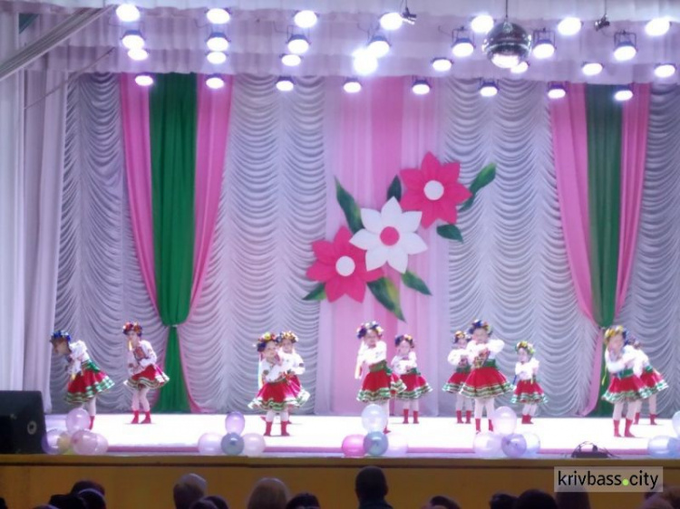 В Кривом Роге прошёл праздник танца и песни от коллективов "Дивосвит" (фото)